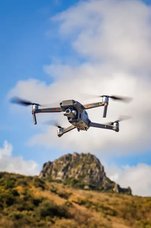 La nueva tendencia en el Reino Unido: drones que esparcen las cenizas de seres queridos, un servicio vigilado por las autoridades